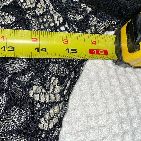 MARC by MARC JACOBS black multi daisy floral lace dress. Size 4 - Picture 9 of 16